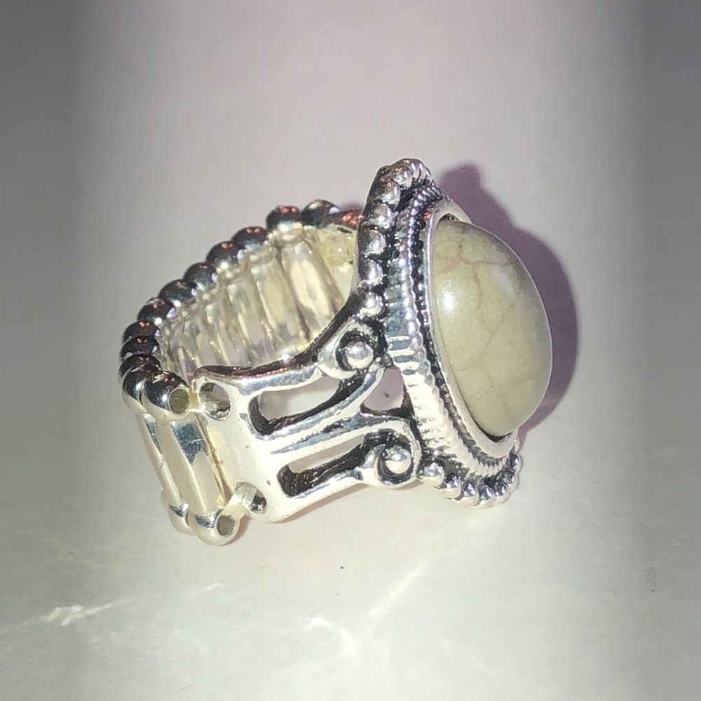 Silver Tone Green Faux Stone Oval Boho Ring - Picture 2 of 4
